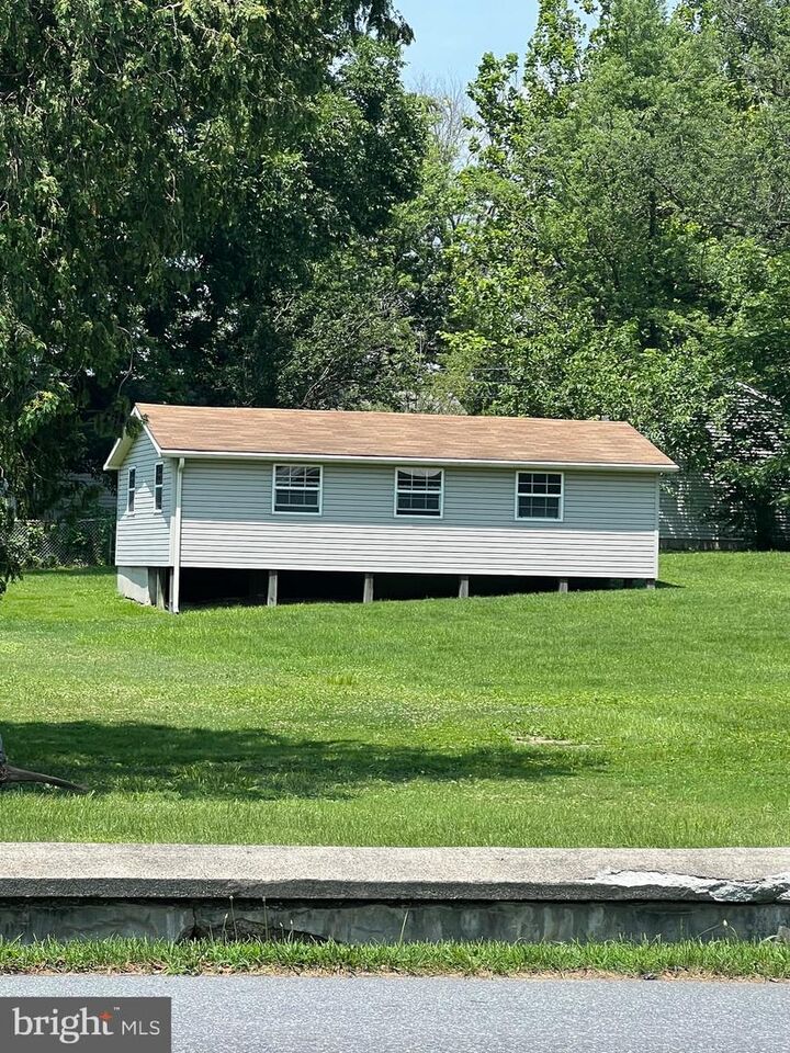 Property Photo:  461 W Main Avenue  PA 17067 
