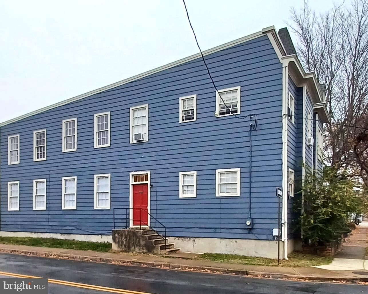 Property Photo: 301 West Street N 1 VA 22314