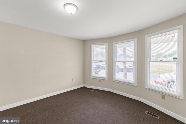 Property Photo: 106 W Southwerk Street VA 22601