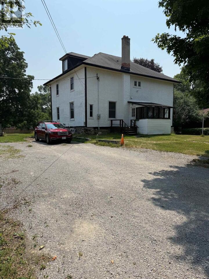 Property Photo: 5 Vipond Road ON L1M 1B3
