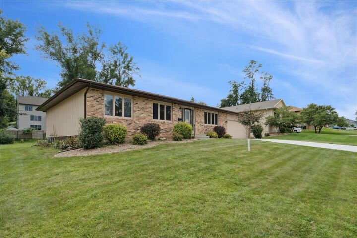 Property Photo:  5207 Broadlawn Drive SE  IA 52402 