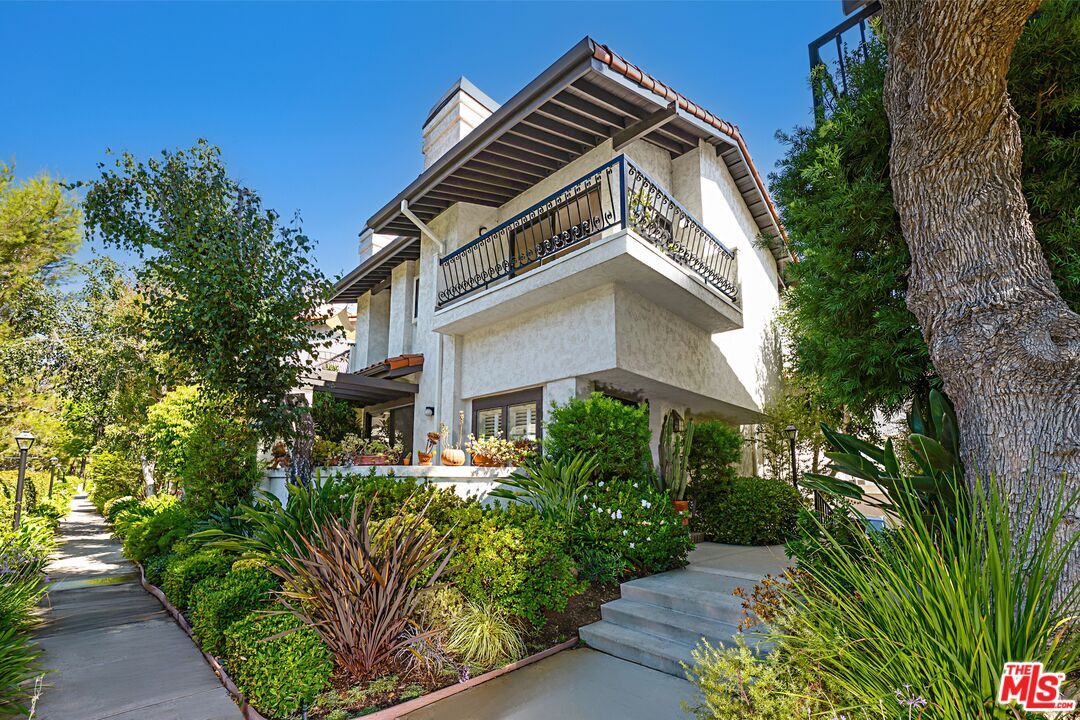 Property Photo: 1476 Palisades Dr CA 90272