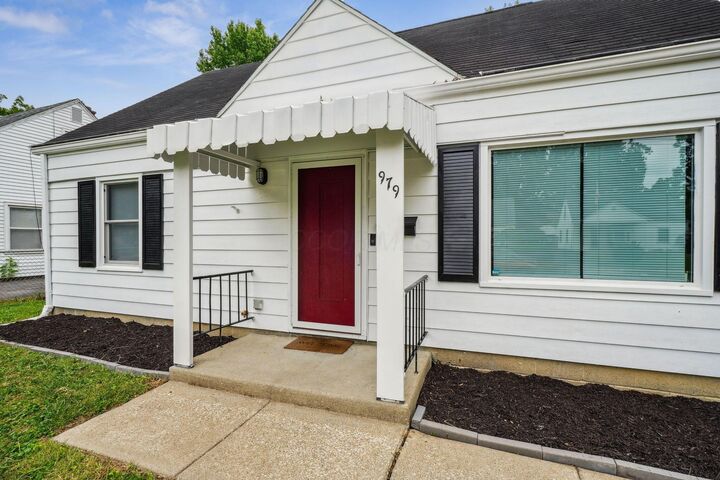 Property Photo: 979 Blenheim Road OH 43224