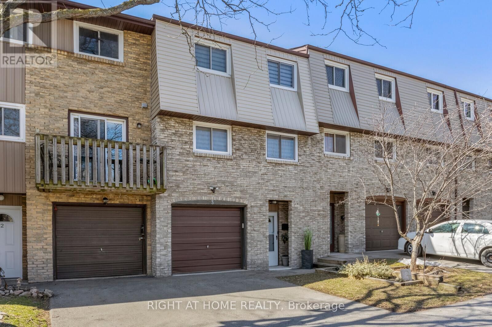Property Photo:  985 Limeridge Road East 3  ON L8W 1X9 