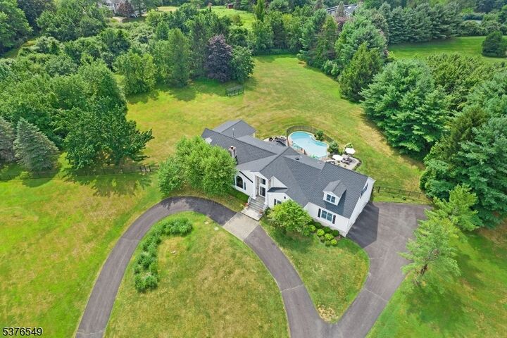 Property Photo:  18 Kerby Ln  NJ 07945 