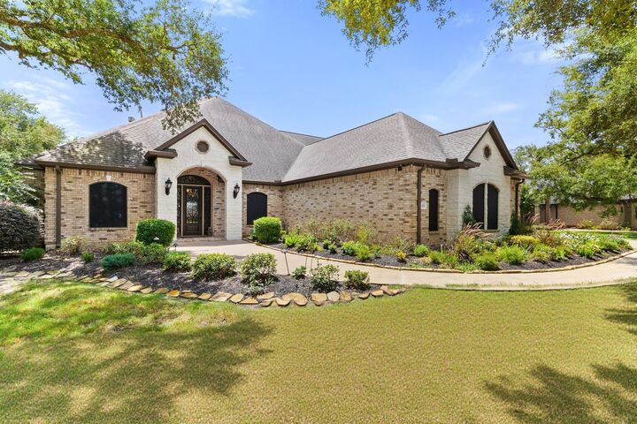 Property Photo:  1105 Oak Park Drive  TX 77515 