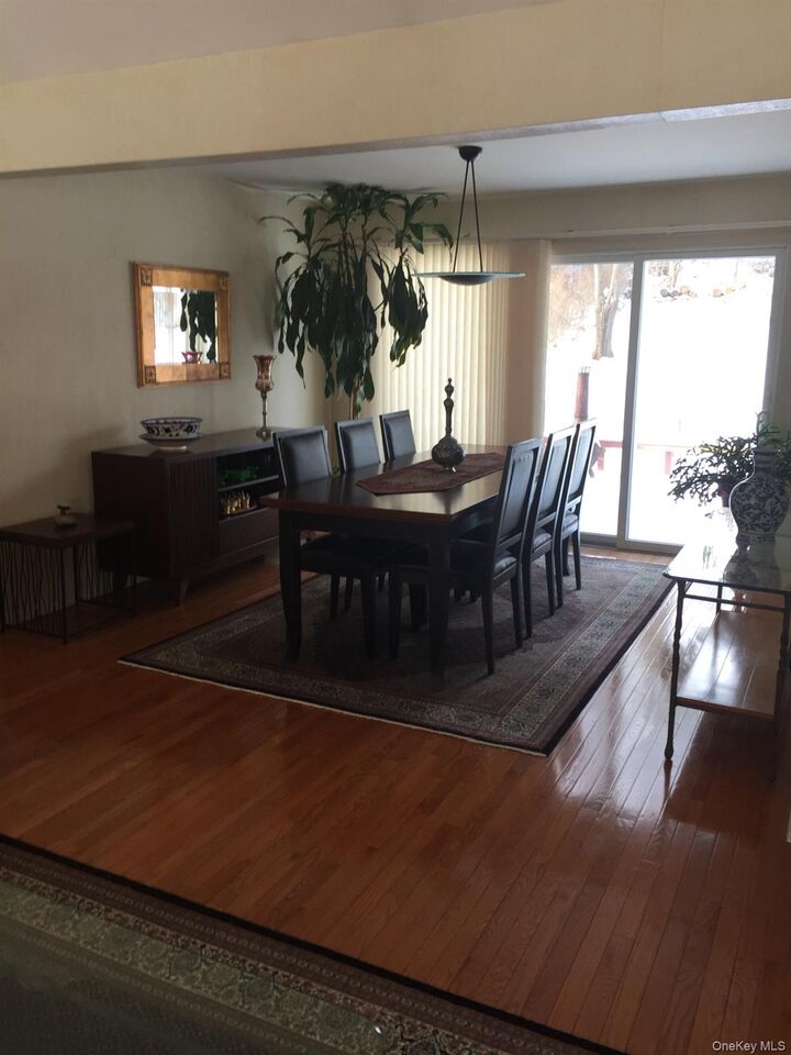 Property Photo:  185 Pinewood Road  NY 10530 