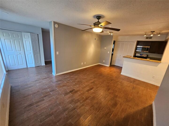 Property Photo: 5128 Conroy Road 15 FL 32811