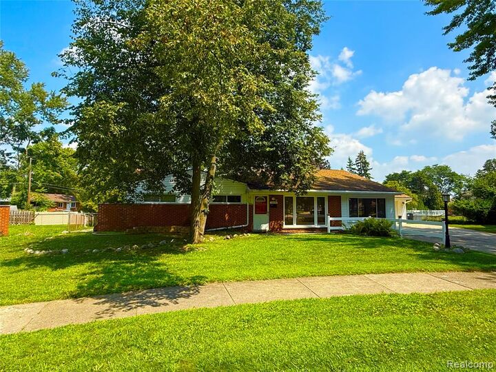 18582 Whitby Street  Livonia MI 48152 3040 photo