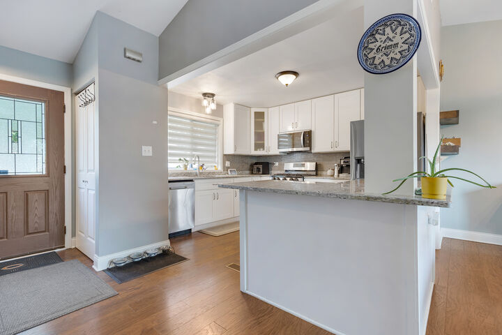 Property Photo: 811 S Sheridan Drive IL 60103