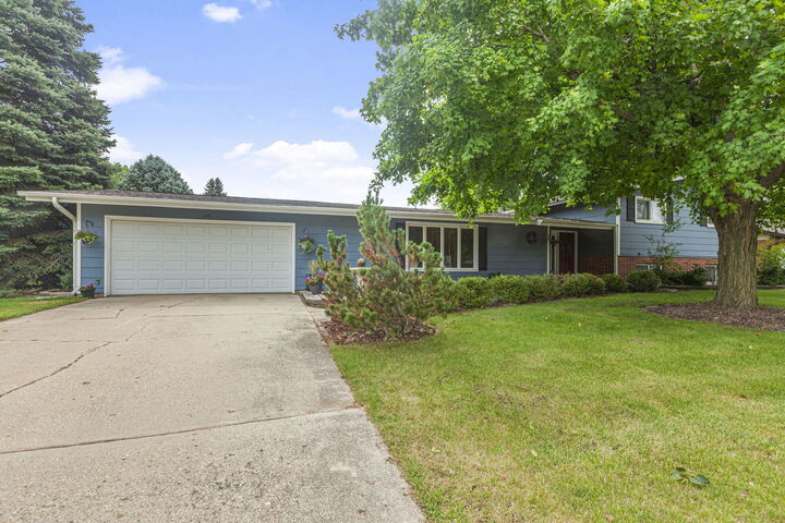 Property Photo:  613 N First Street  IL 60119 