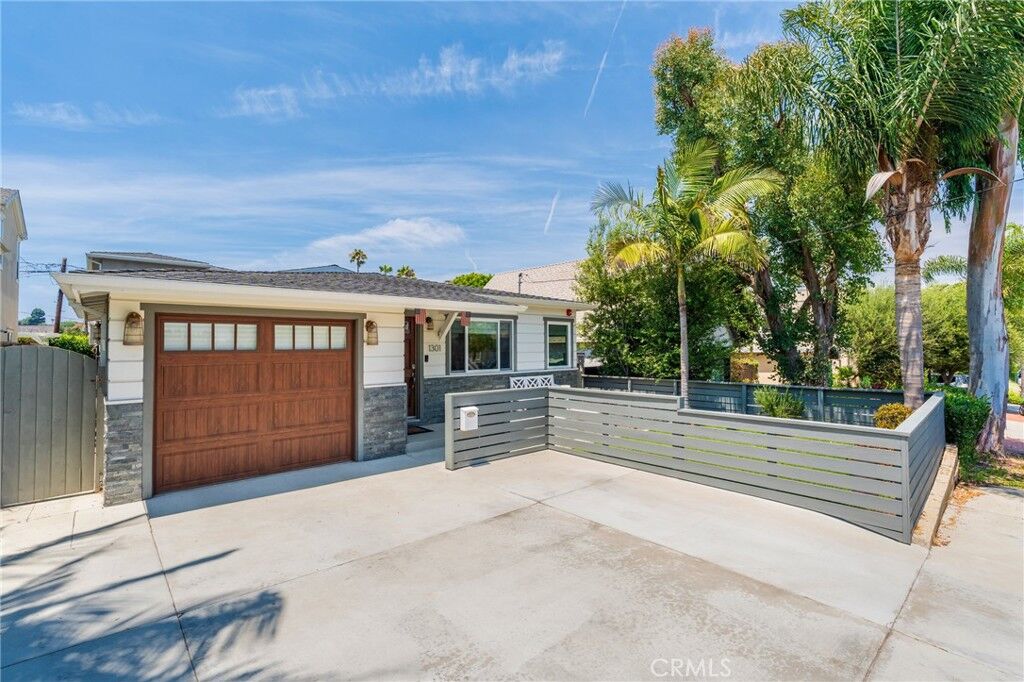 Property Photo:  1301 Oak Avenue  CA 90266 