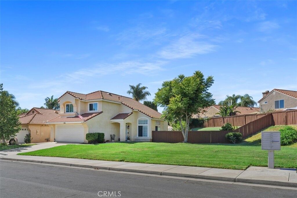 Property Photo: 43025 Corte Salamanca CA 92592