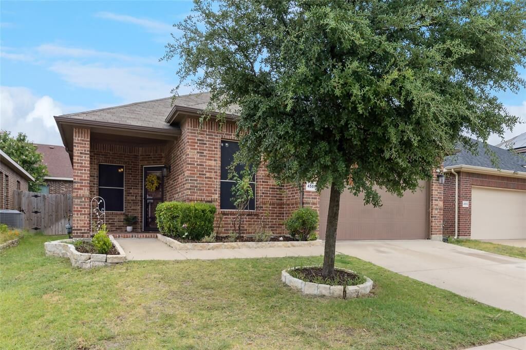 Property Photo: 4509 Barberry Tree Cove TX 76036