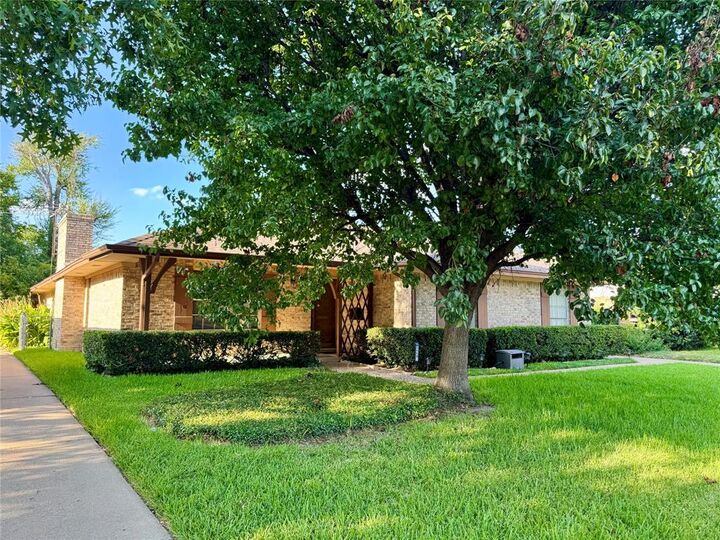 Property Photo:  1113 Janell Drive  TX 75062 