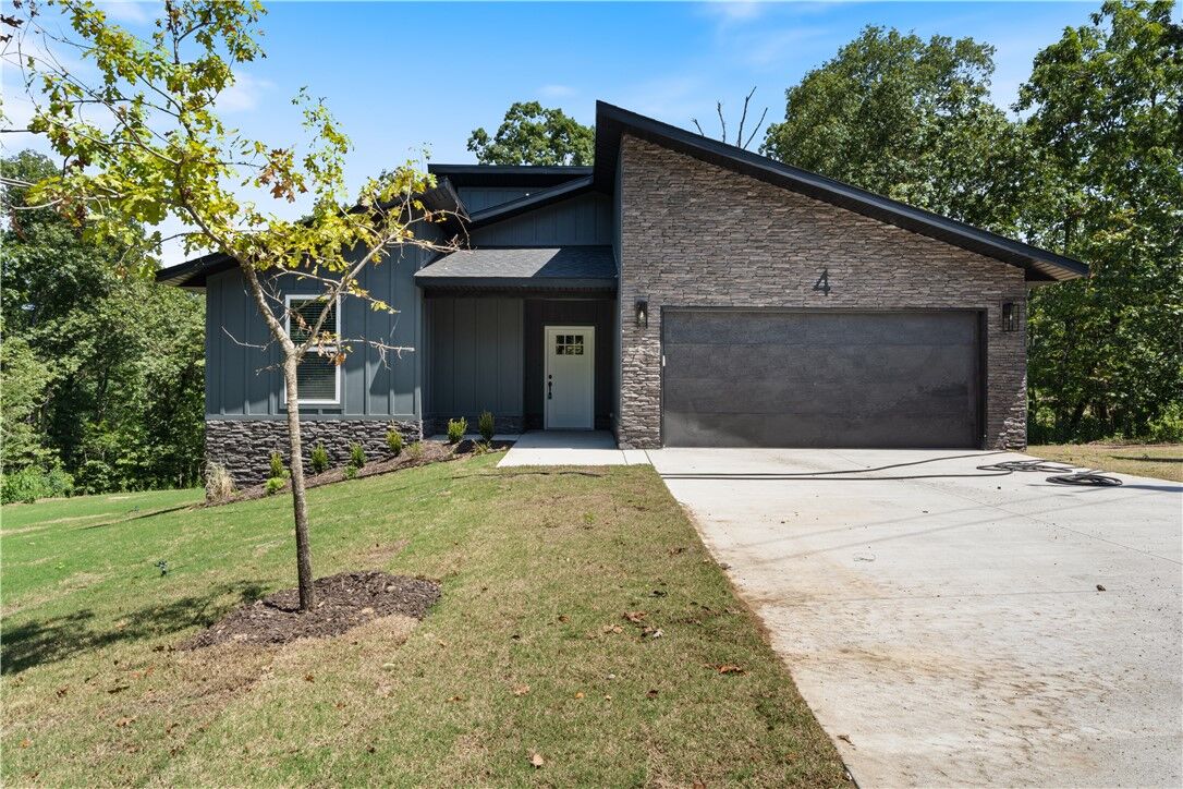 Property Photo: 4 Berfoyl Lane AR 72715