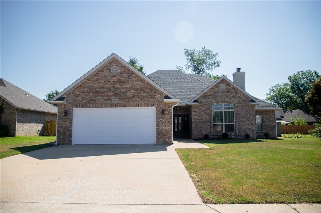 Property Photo: 705 Drake Street AR 72712