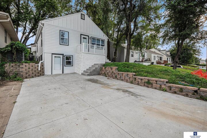 Property Photo: 6317 Blondo Street NE 68104