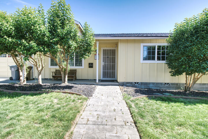 1393 NW Conklin Avenue  Grants Pass OR 97526 photo