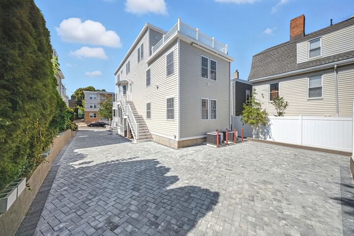 Property Photo:  17 Bond St 1  MA 02145 