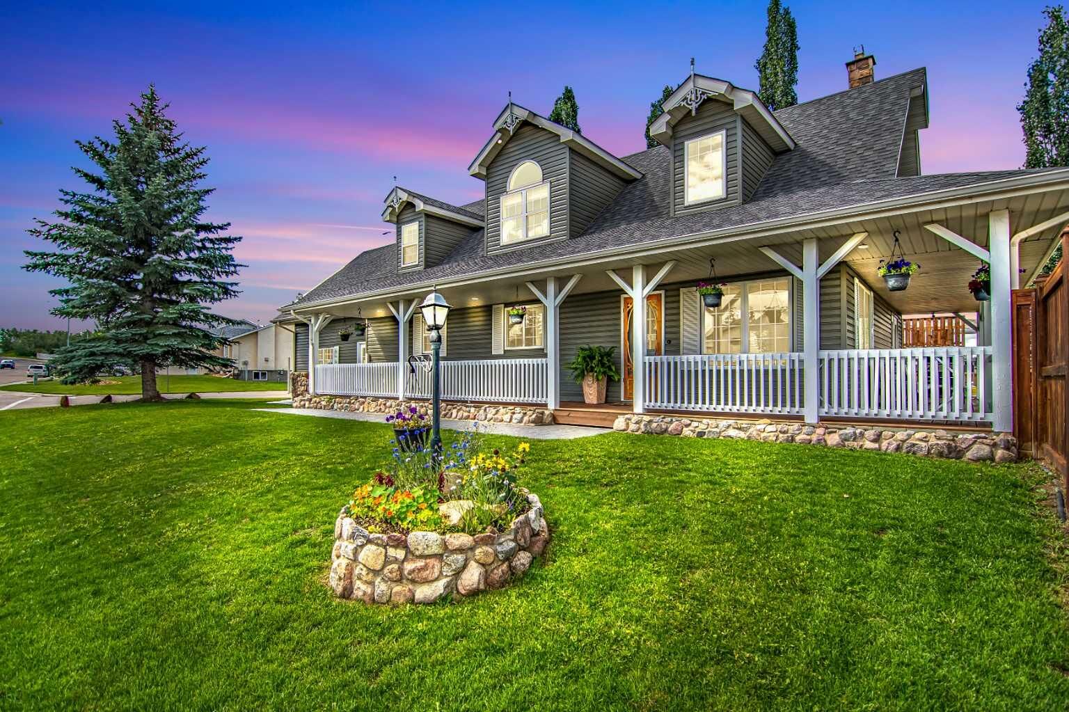 Property Photo: 1 Fern Glade Crescent AB T4S 1Y3