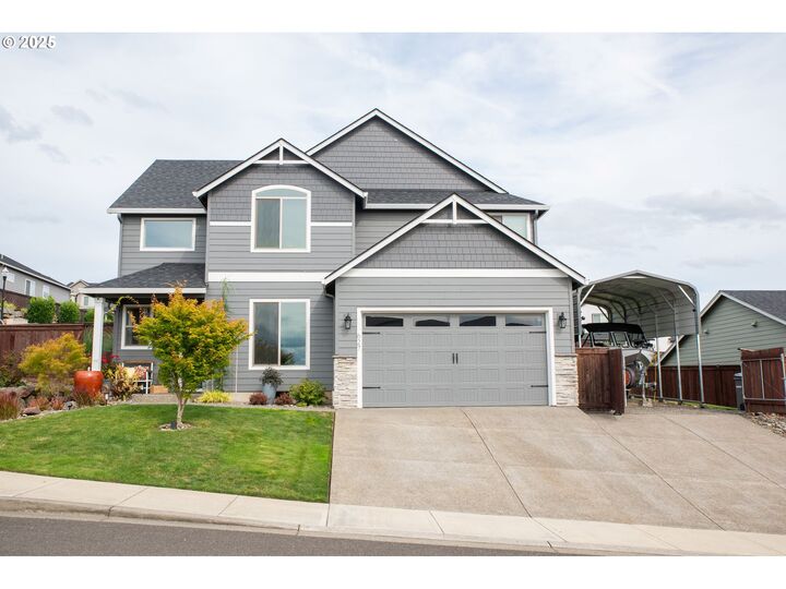 Property Photo: 627 E Tanoak Ave WA 98629