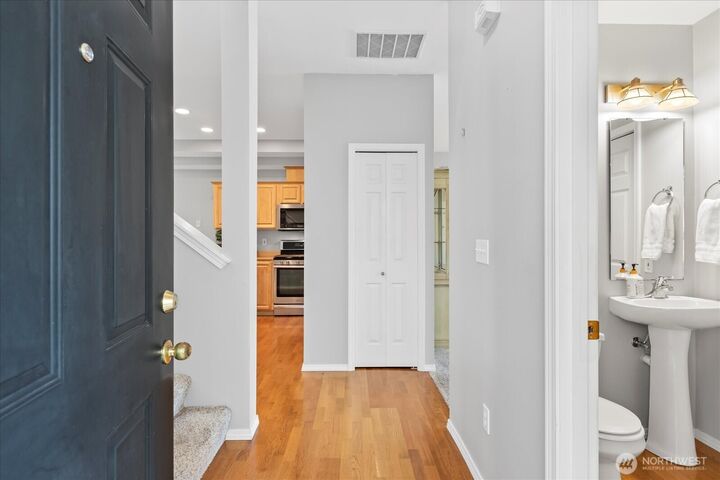 Property Photo: 5300 Glenwood Avenue O1 WA 98203