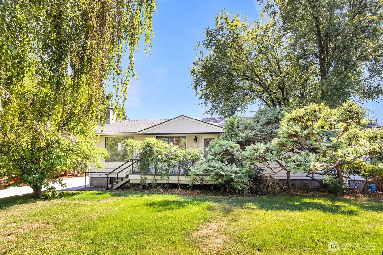 Property Photo:  210 E Seventh Street  WA 99361 