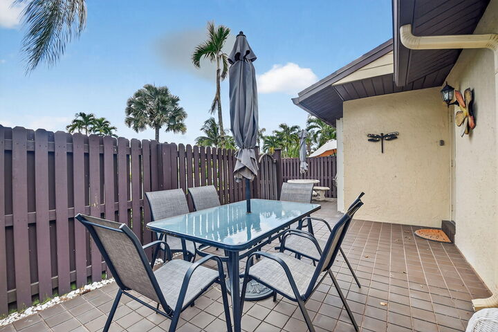 Property Photo:  612 Sea Pine Way F  FL 33415 