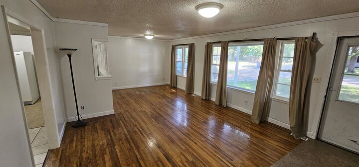 Property Photo: 2109 S Grove St KS 67211