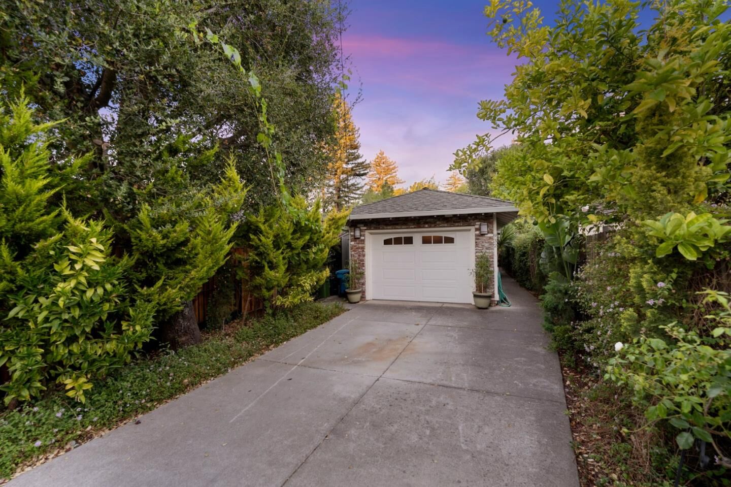 Property Photo:  932 Lundy Lane  CA 94024 
