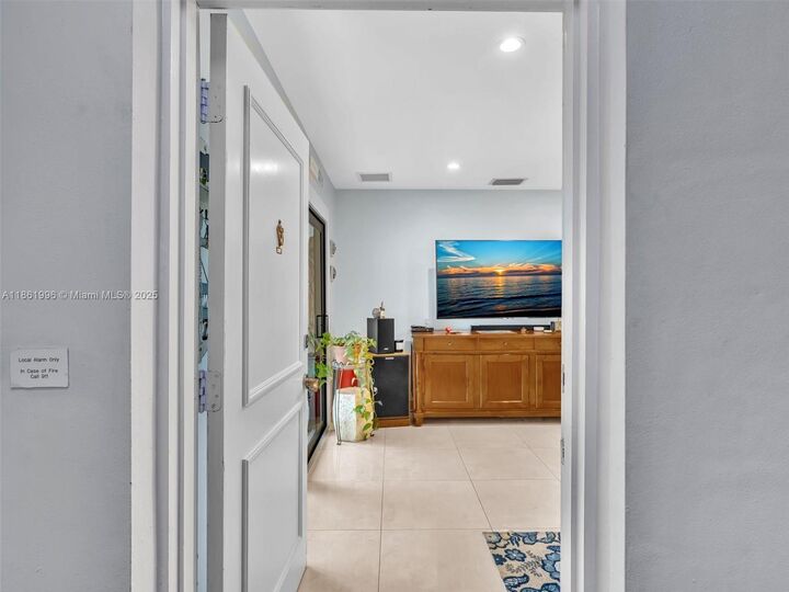 Property Photo: 120 Cypress Club Dr 202 FL 33060