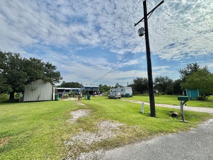 Property Photo: 3884 Airhart Road LA 70605