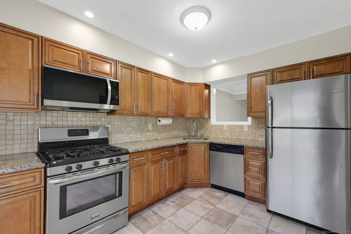 Property Photo: 231 Cottonwood Road 231 CT 06111