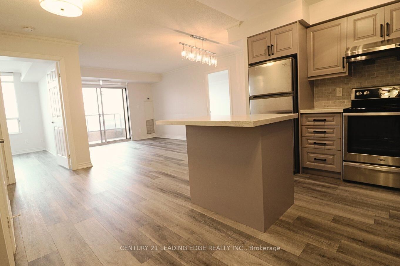 Property Photo: 3880 Duke Of York Boulevard 2112 ON L5B 4M7
