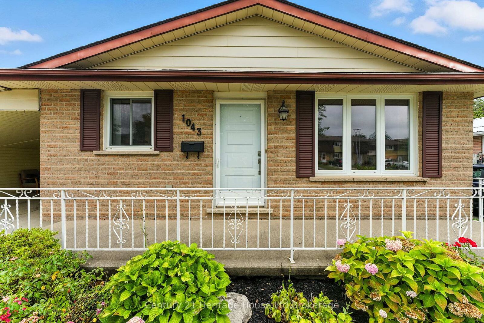 Property Photo: 1043 Canfield Crescent ON N4S 8P3