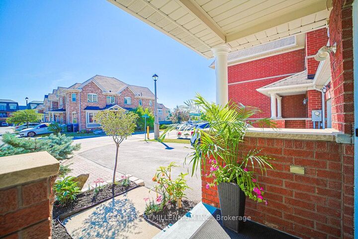 Photo de la propriété: 32 Davenhill Road ON L6P 3E1
