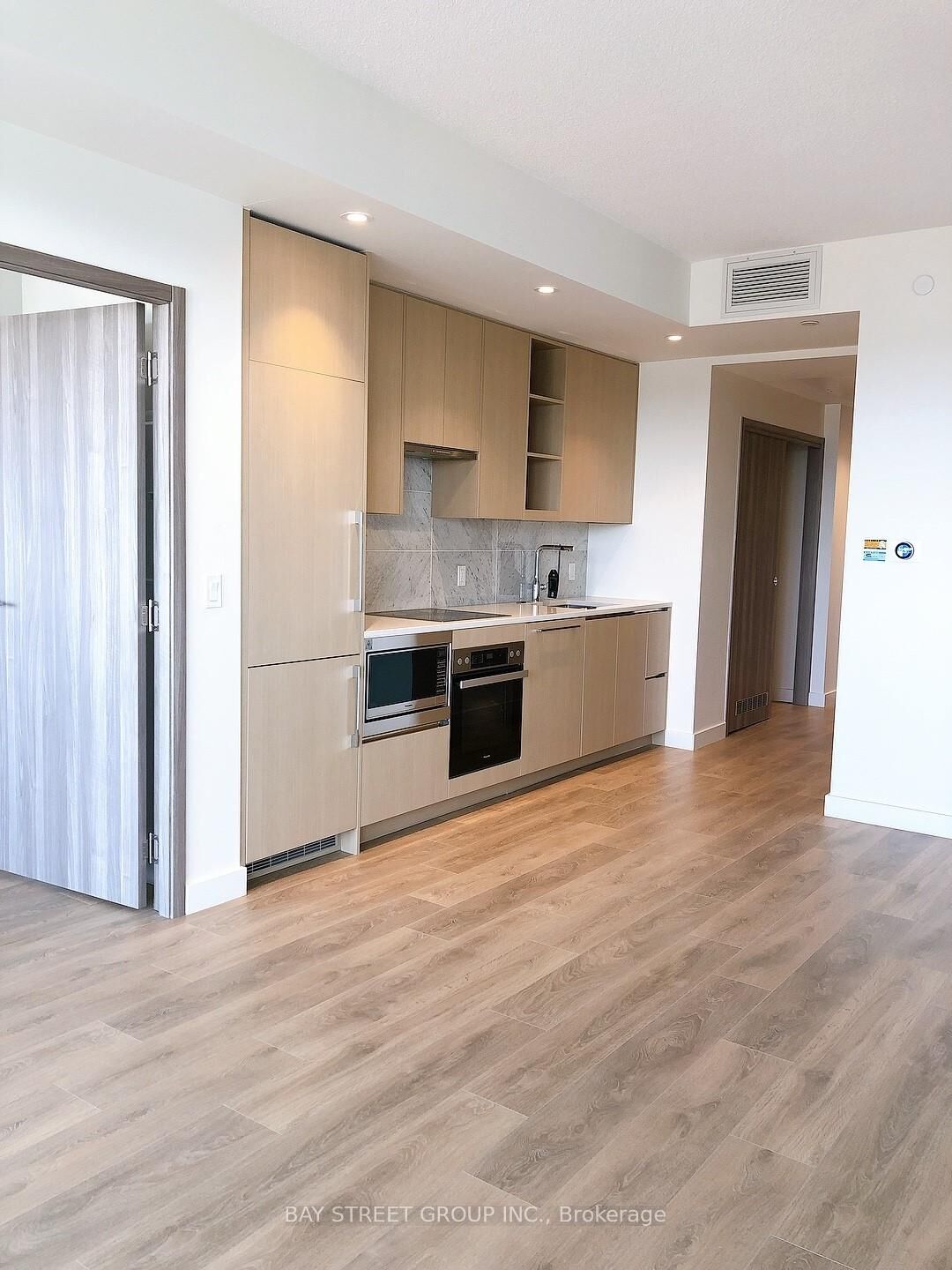 Property Photo: 85 McMahon Drive S 1511 ON M2K 0H1