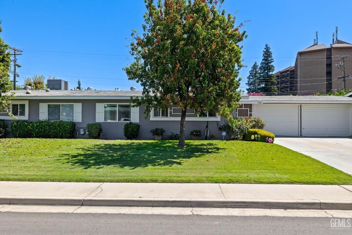 Property Photo: 1304 Yorba Linda Street CA 93309