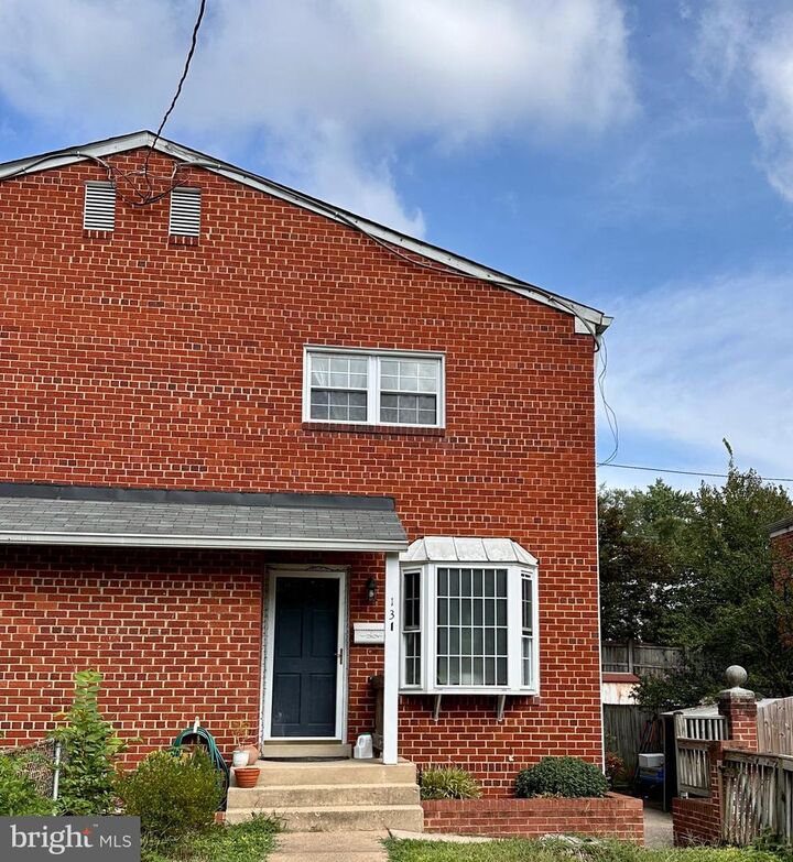 Property Photo: 131 E Taylor Run Parkway VA 22314