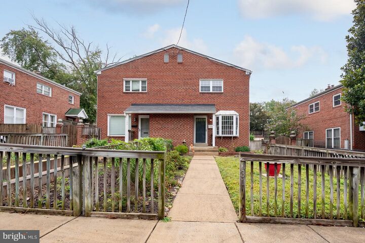 Property Photo: 131 E Taylor Run Parkway VA 22314