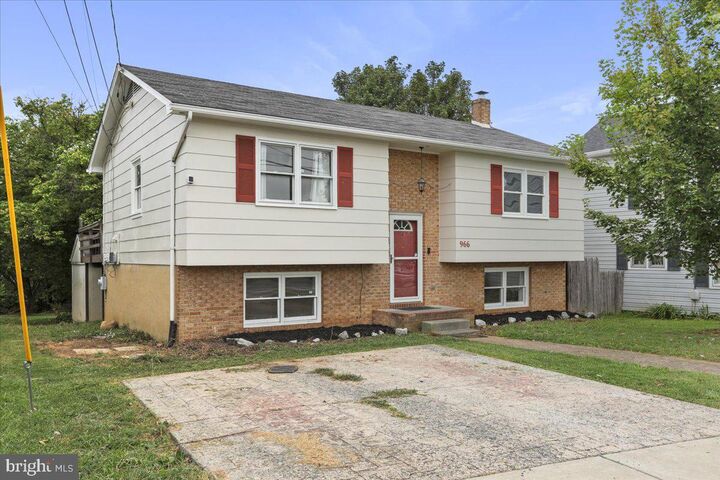 Property Photo: 966 Woodstock Lane VA 22601