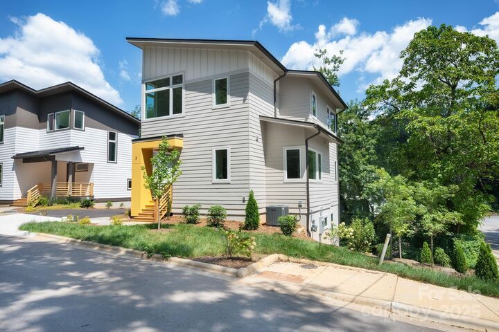 5 Orrinel Way  Asheville NC 28806 photo