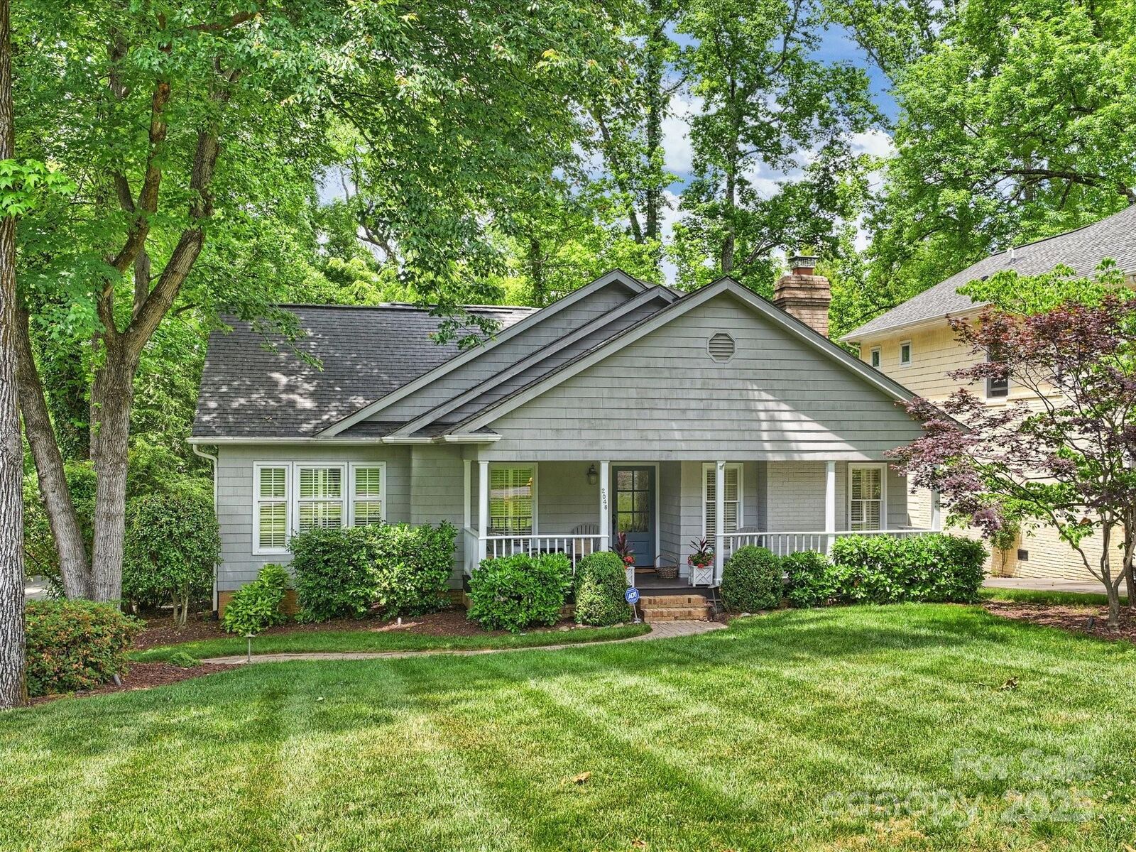 Property Photo:  2048 Brandon Circle  NC 28211 
