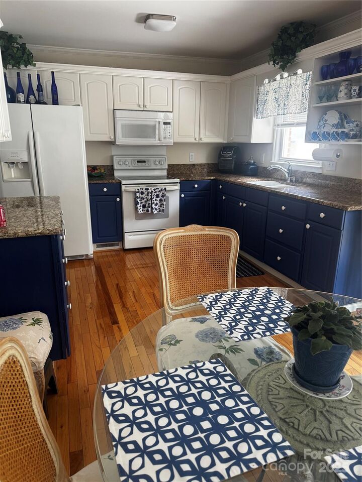 Property Photo: 324 Autumn Drive NC 28075