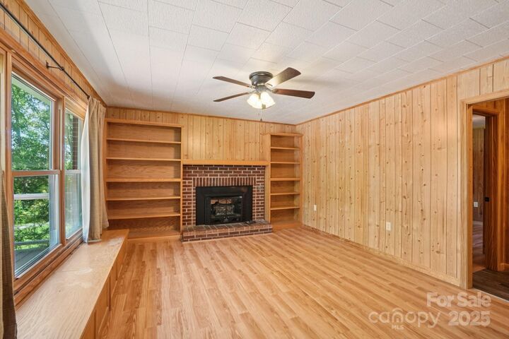 Property Photo: 623 Edwards Cove Road NC 28786