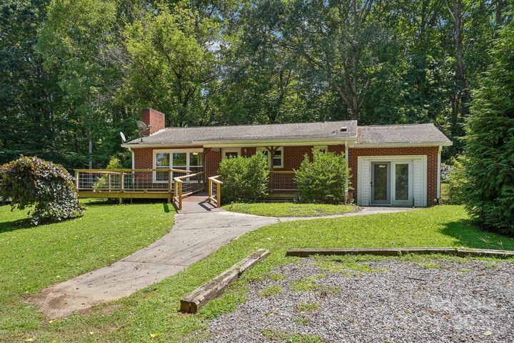 Property Photo:  623 Edwards Cove Road  NC 28786 