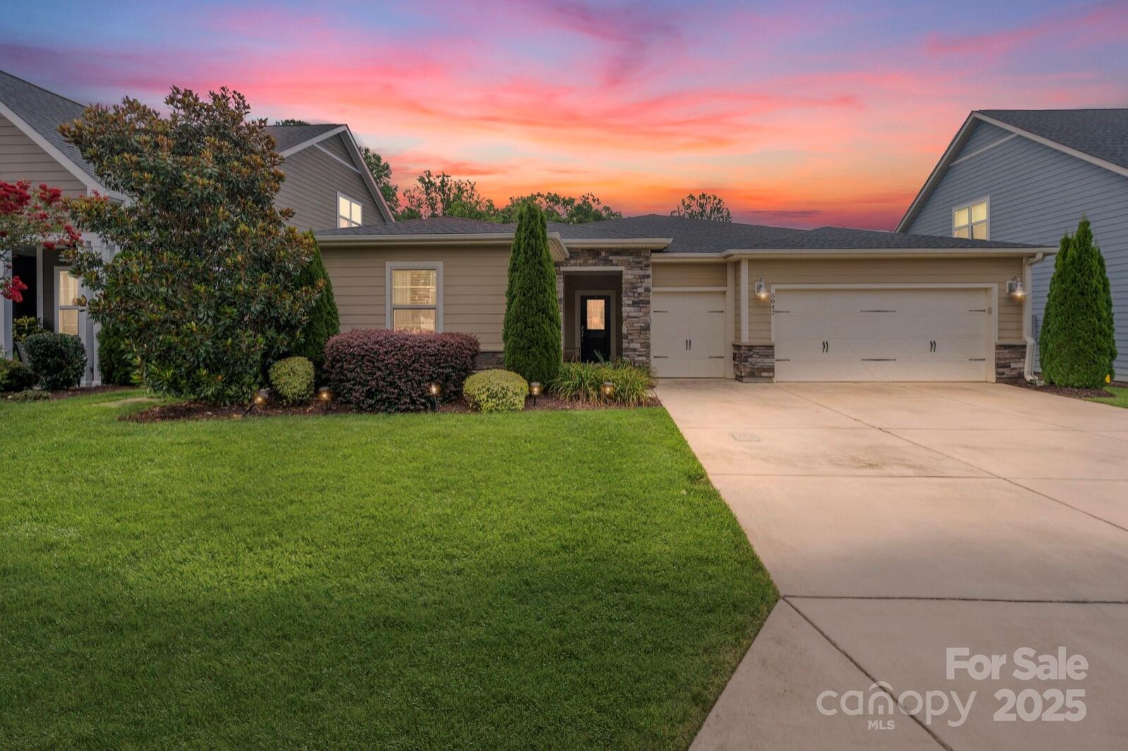 Property Photo: 5042 Looking Glass Trail NC 28037