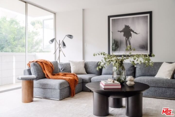 8787 Shoreham Dr  West Hollywood CA 90069 photo