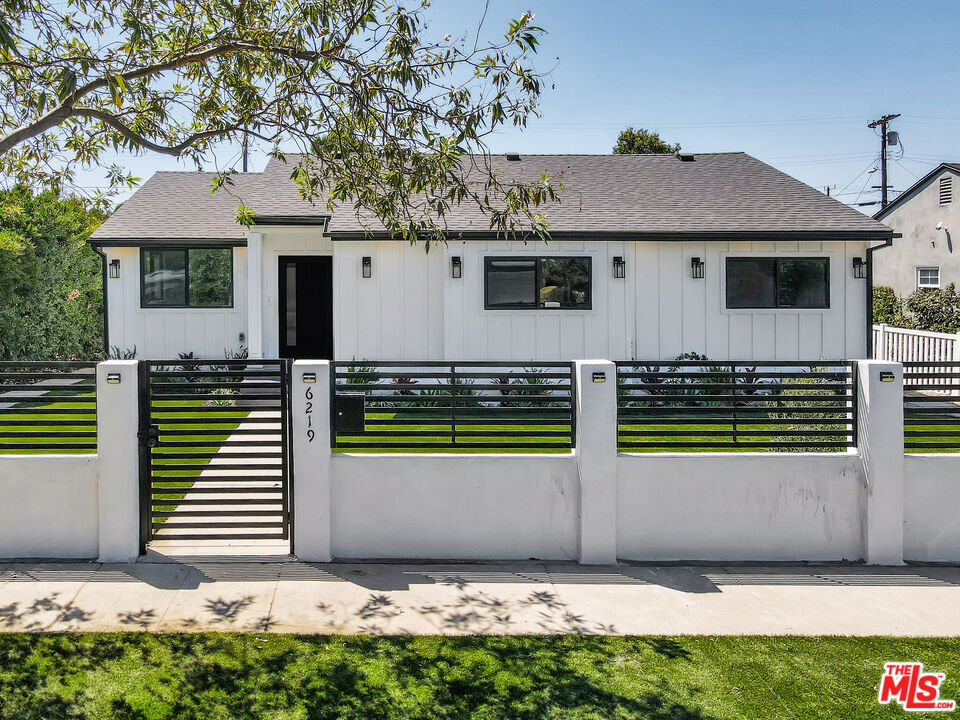 Property Photo: 6219 Sylvia Ave CA 91335